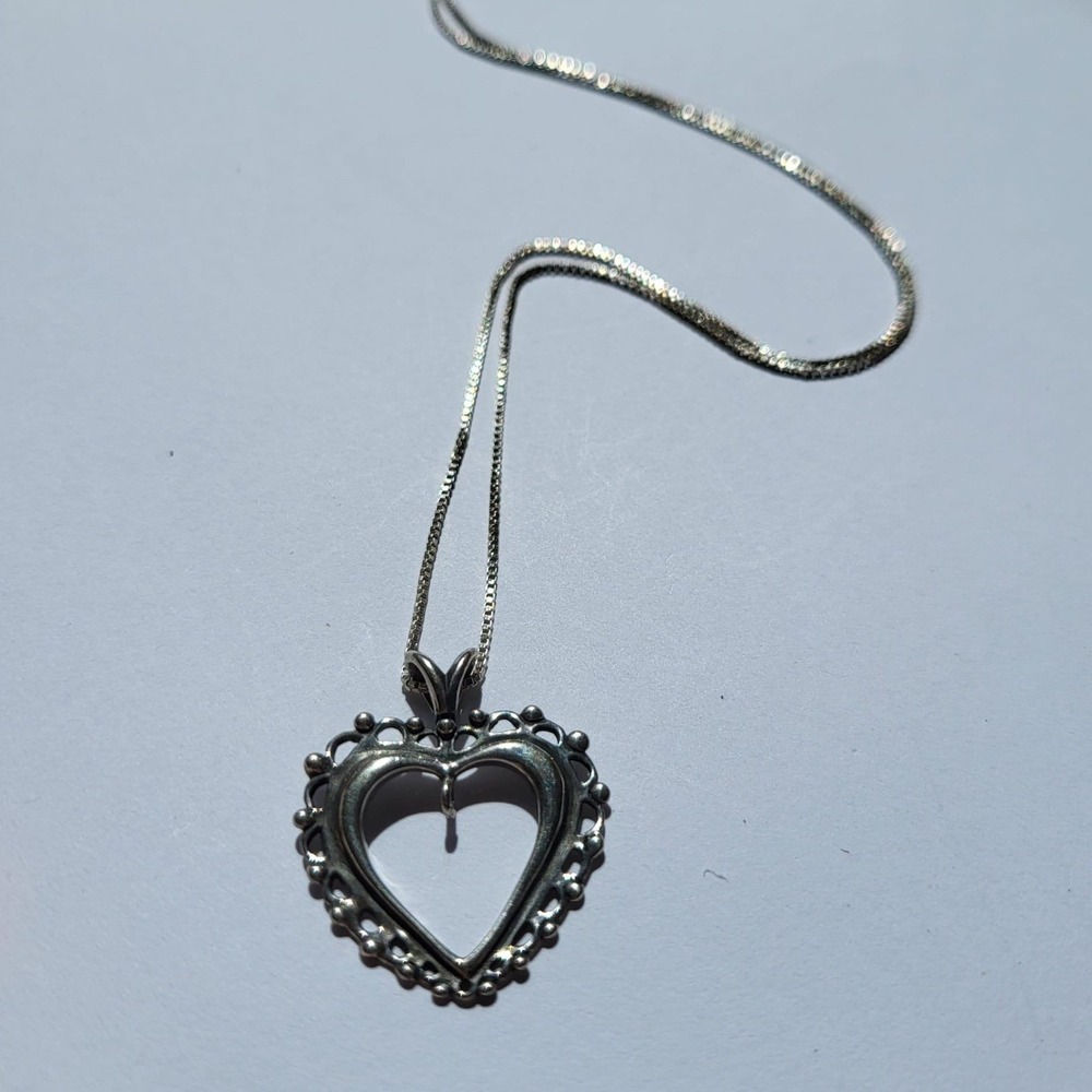 925 Sterling Silver Filigree Heart Pendant Necklace Vintage Scalloped